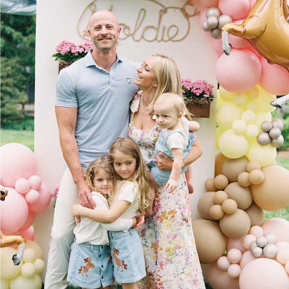 Meet your posher, Nicole - Picture 3 of 3